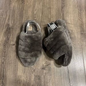 UGG Fluff Oh Yeah Slides Slippers Charcoal Gray Thick Soles Women’s size 9